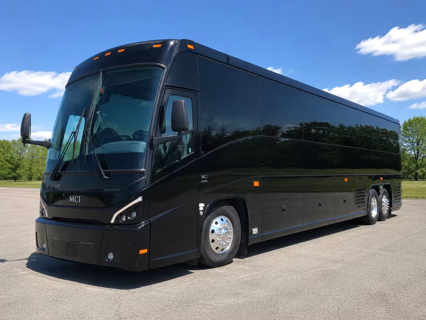 employee shuttle bus rentals for woodland and sacramento commuters